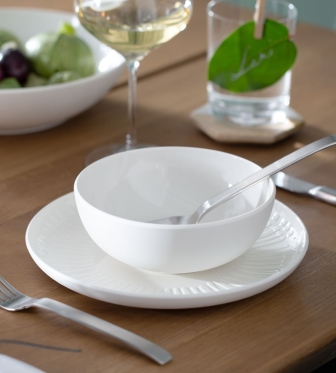 Тарелка салатная Blossom 24 см, белая