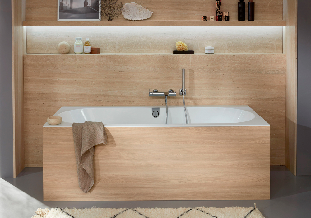 На фото - квариловая ванна Villeroy Boch Oberon 2.0