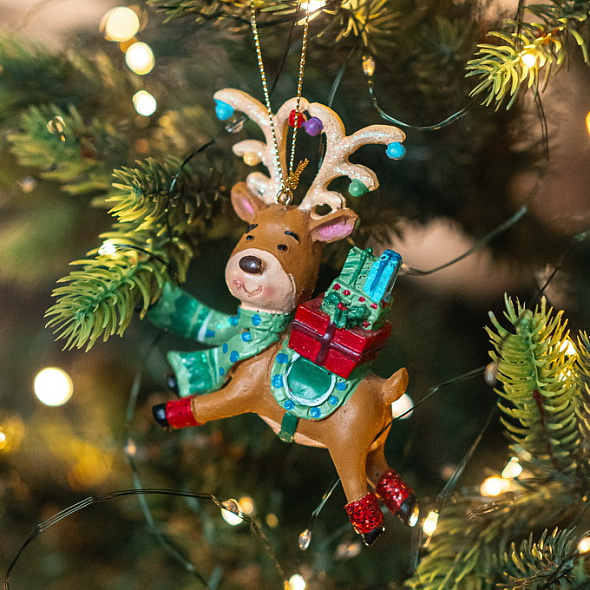 Новогодняя игрушка "Олень в зеленом шарфе" 11 см