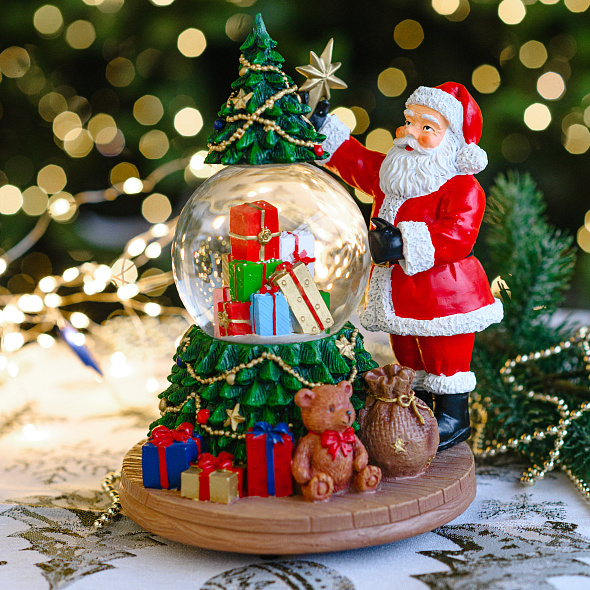 Фигурка музыкальная "Снежный шар: Санта и ель" 21 см