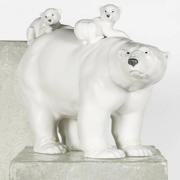 Статуэтка "Медведица с медвежатами"  25х39х19 см