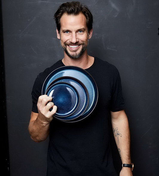 Тарелка салатная Bitz 21 см, чёрная/синяя