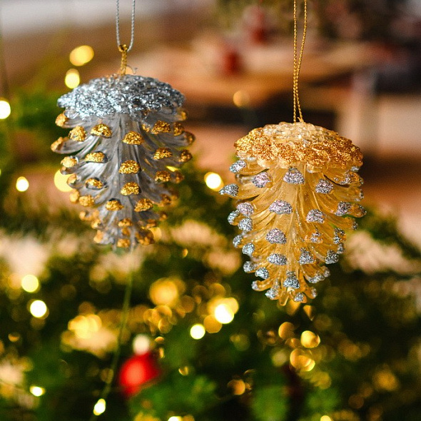 Елочная игрушка "Шишка" 7,6 см, в ассортименте