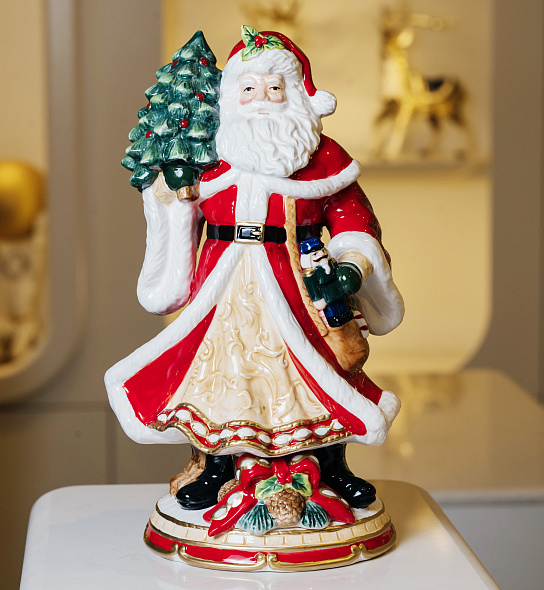 Фигурка "Санта с елью и щелкунчиком" 34 см
