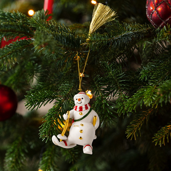 Елочная игрушка Villeroy & Boch Christmas Classics "Снеговик 2026" 10 см