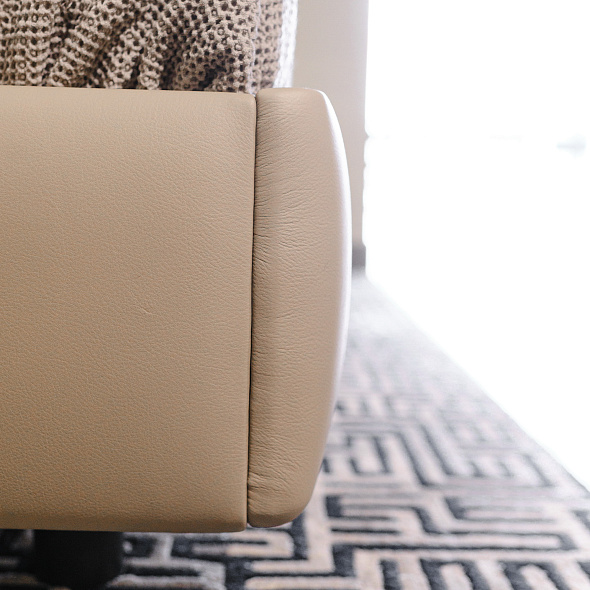 Кровать Poltrona Frau Ferdinandea 140х200, Maggese, с матрасной основой