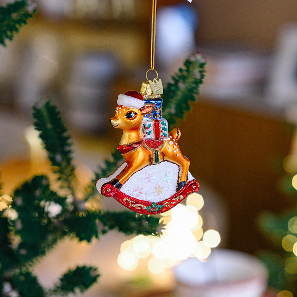 Елочная игрушка "Олень с подарками" 9,8 см