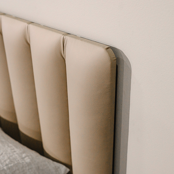 Кровать Poltrona Frau Ferdinandea 140х200, Maggese, с матрасной основой