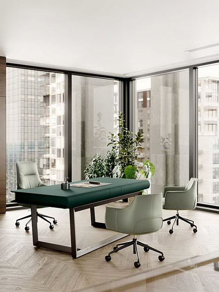 Кресло офисное Poltrona Frau Archibald Task Executive