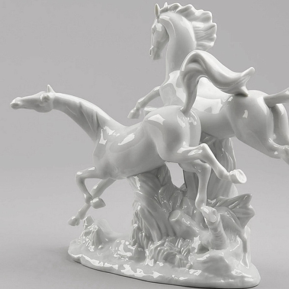 Статуэтка "Лошади в галопе" 30х38х15 см