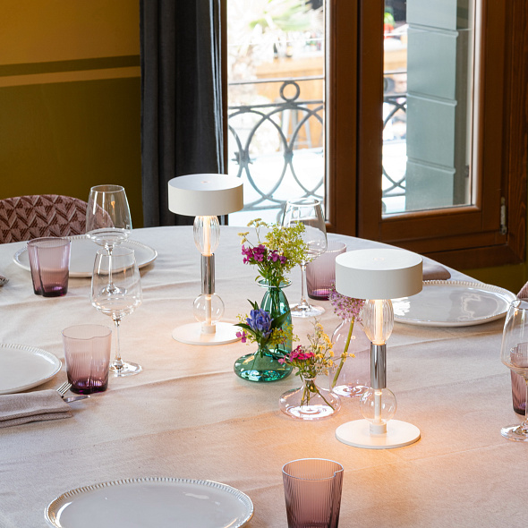 Лампа настольная Zafferano Royal Family Wi-Fi Pro 28 см, белая