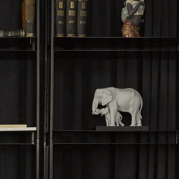 Статуэтка "Показывая путь. Слоны" 29х36х19 см