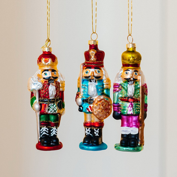 Новогодняя игрушка "Щелкунчик зеленый" 12 см