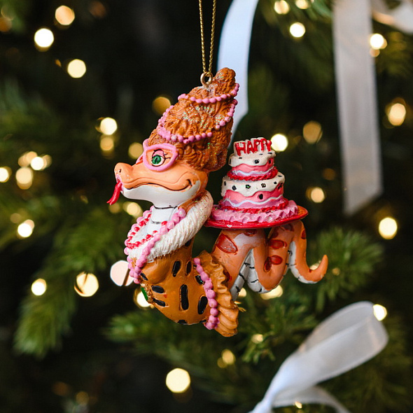 Елочная игрушка "Змея с тортом" 10 см
