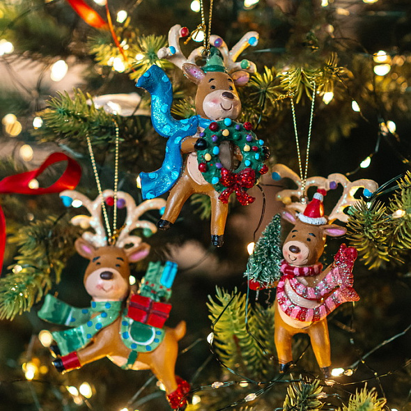 Новогодняя игрушка "Олень в красном шарфе" 11 см