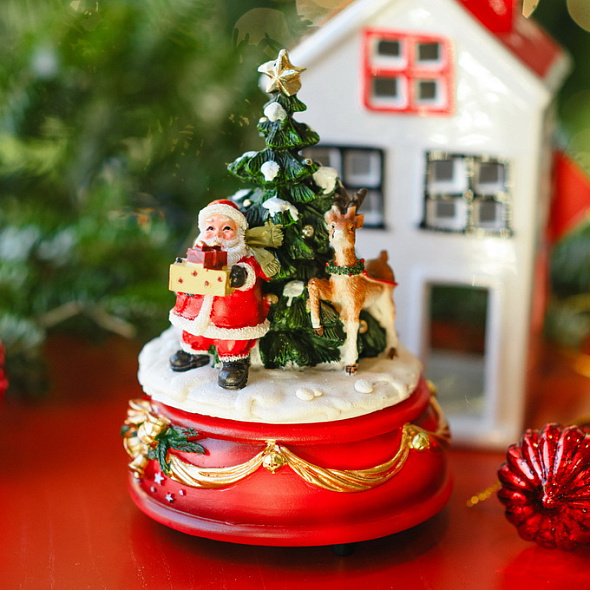 Шкатулка музыкальная "Елка и Санта, Снеговик, Олень" 13,5 см