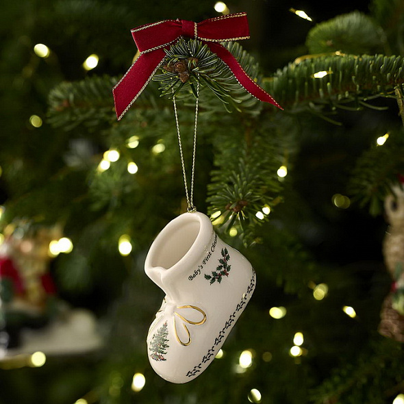 Елочная игрушка Spode Christmas Tree "Первый сапожок малыша" 4,5х4х7 см