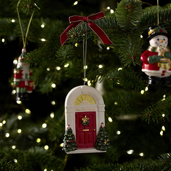 Елочная игрушка Spode Christmas Tree "Наш первый дом" 10х3 см