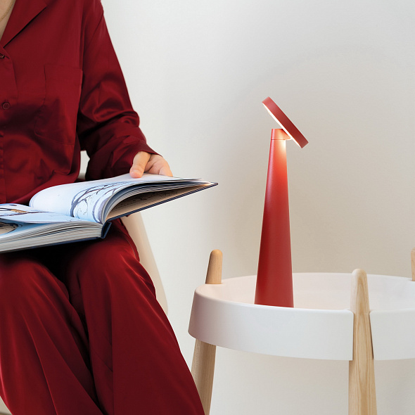 Лампа настольная Zafferano Angelina Pro 26 см, красная