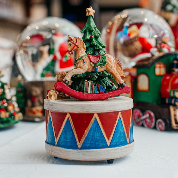 Фигурка музыкальная "Елка, барабан и игрушки" 14 см