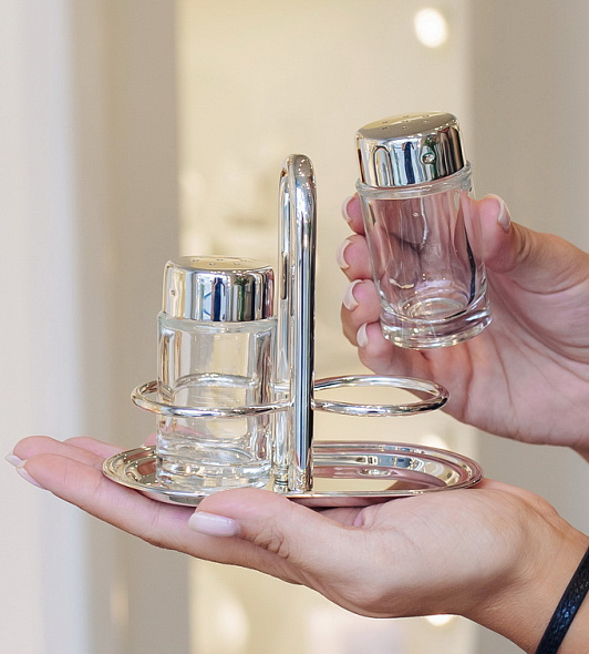 Набор из солонки и перечницы на подставке Olri