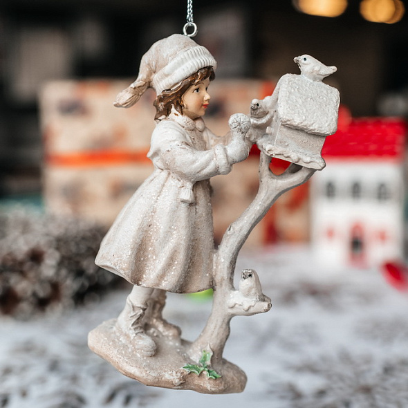 Новогодняя игрушка "Девочка и кормушка" 12,5 см