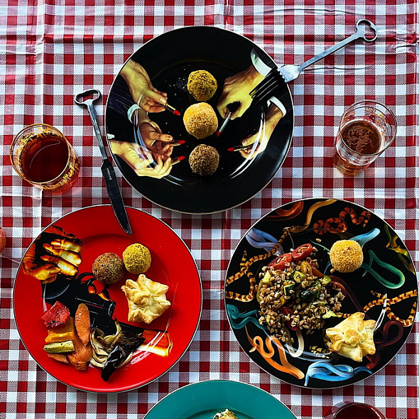 Тарелка столовая "Губная помада" 27 см