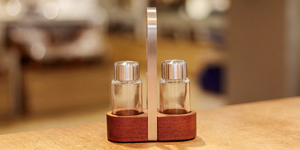 Набор из солонки и перечницы на подставке Paderno Accessori Tavola