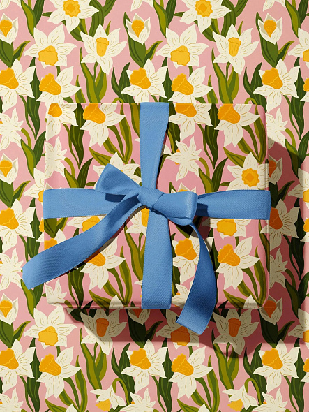 Упаковка бумажная подарка для нее