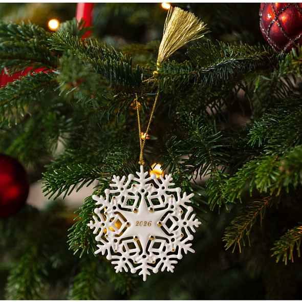Елочная игрушка Villeroy & Boch Christmas Classics "Снежинка 2026" 11 см