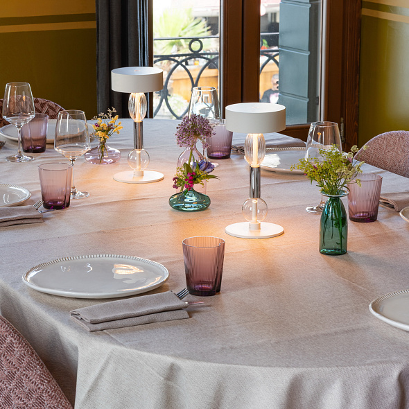 Лампа настольная Zafferano Royal Family Wi-Fi Pro 28 см, белая