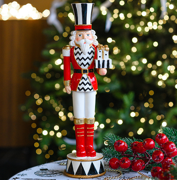 Фигурка "Щелкунчик в красном" 36 см