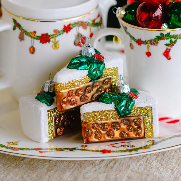 Елочная игрушка "Кусок рождественского торта" 5х8 см