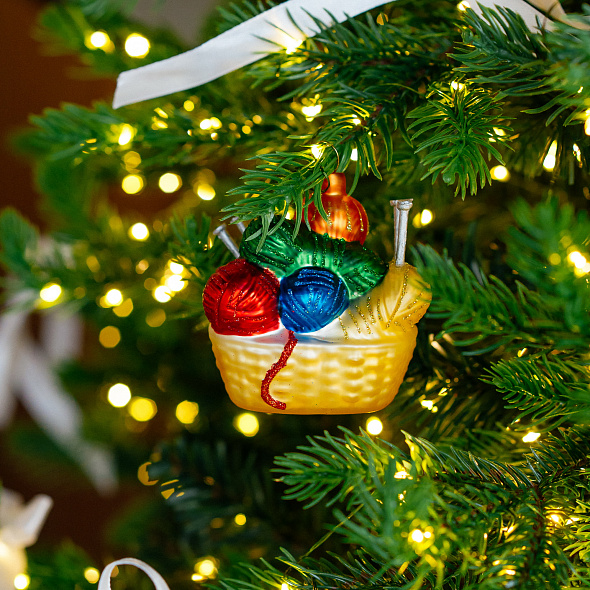 Елочная игрушка "Корзинка с нитками" 7,5 cм