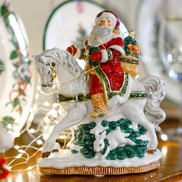Фигурка музыкальная "Санта на лошади" 19 см