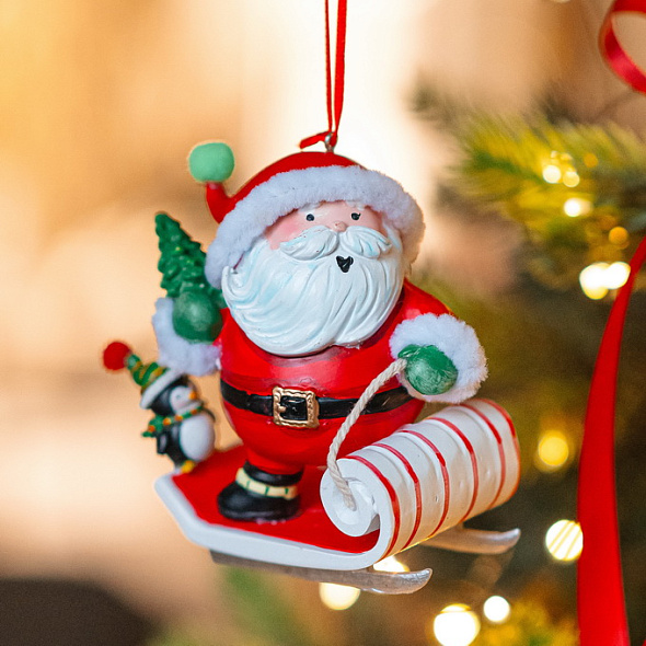 Новогодняя игрушка "Санта с пингвином на санках" 10,2 см