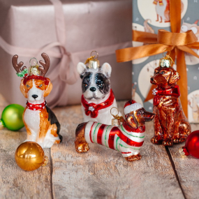 Новогодняя игрушка "Такса в полосатом костюме" 9 см