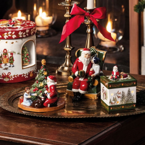 Фигурка "Санта в кресле" 10х15 см