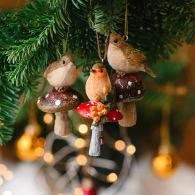 Новогодняя игрушка "Снегирь на мухоморе" 8 см, в ассортименте