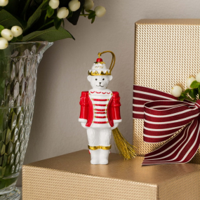 Елочная игрушка Villeroy & Boch Christmas Classics "Медведь-щелкунчик 2026" 11,5 см