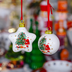 Елочный шар "Санта с елкой" 10 см