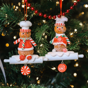 Елочная игрушка "Пряничный человечек на скалке" 10,4 см, в ассортименте