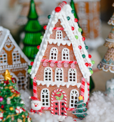 Фигурка с подсветкой "Четырехэтажный пряничный домик" 26х15х13 см