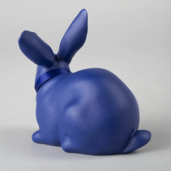 Статуэтка "Внимательный кролик с бантом" 11х12х7 см