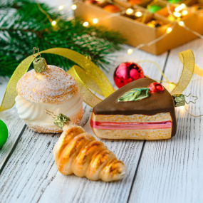 Игрушка на елку "Шоколадный торт" 9 см