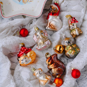 Елочная игрушка "Лиса с грибом" 7 см