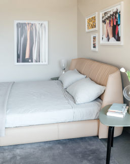 Кровать Poltrona Frau Archibald 180х200 с матрасной основой