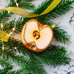 Новогодняя игрушка "Половина яблока" 8 см,  желтая