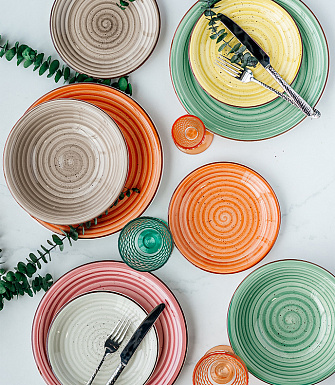 Сервизы и столовая посуда