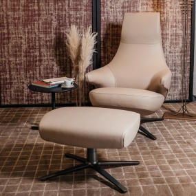 Пуф Poltrona Frau Jay Lounge